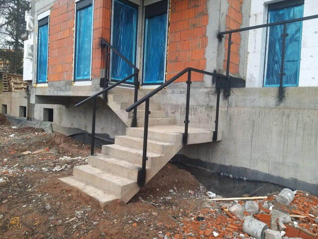 Montaż schodów i balustrad