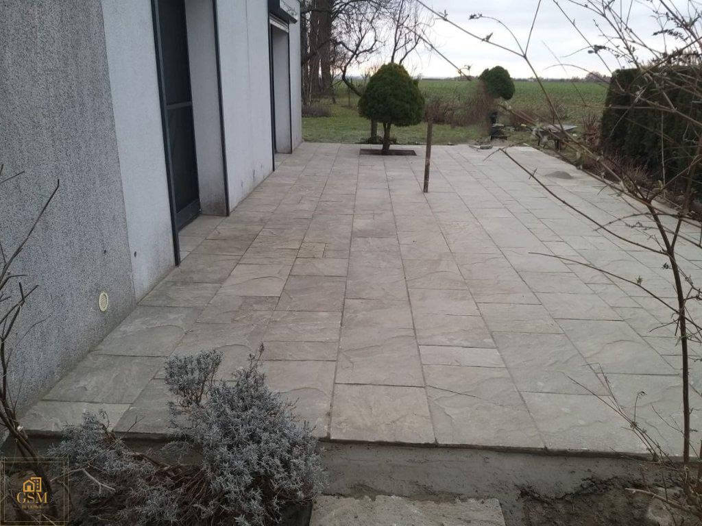 Taras z płytki wytłaczanej