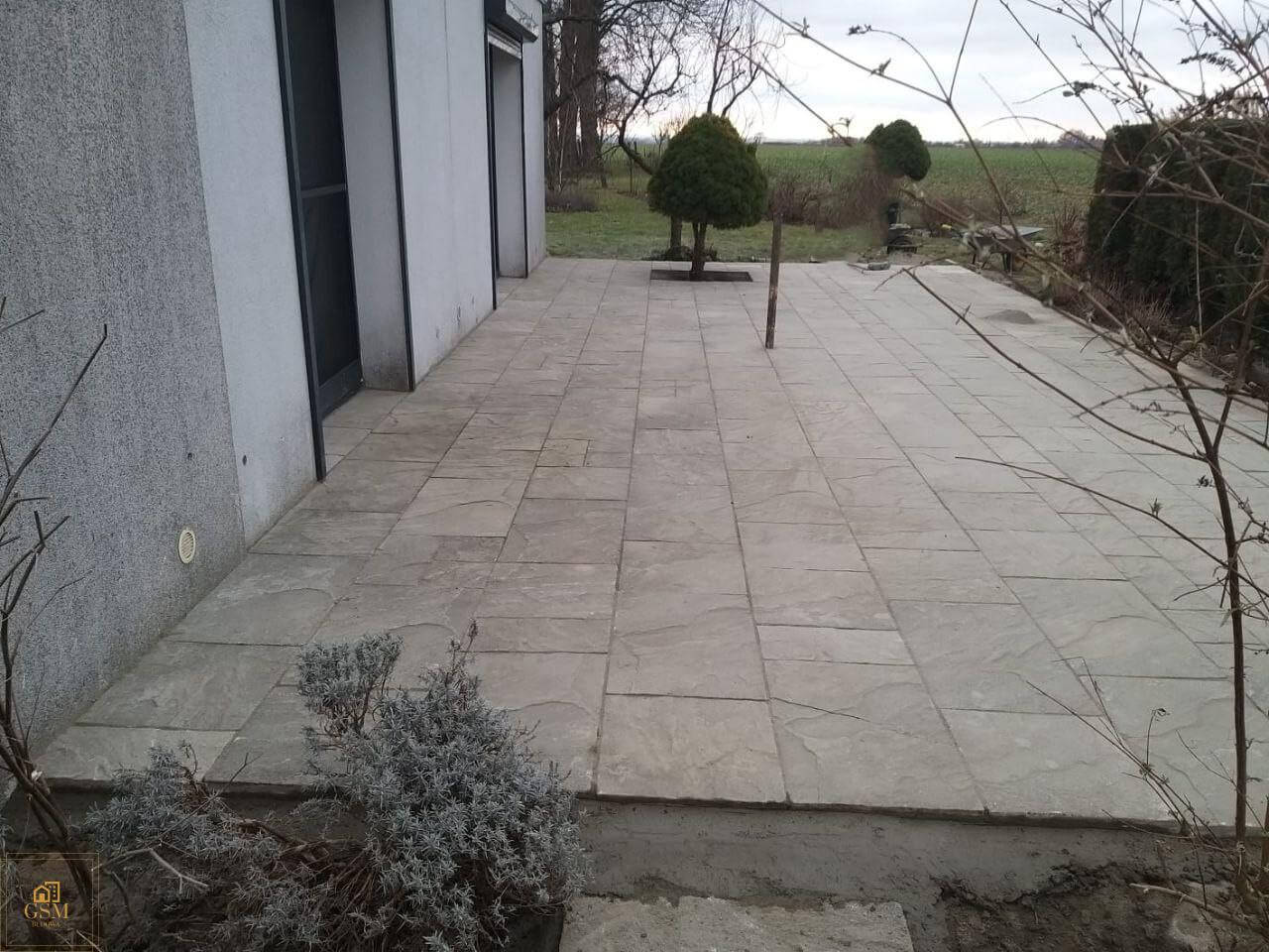 Taras z płytki wytłaczanej